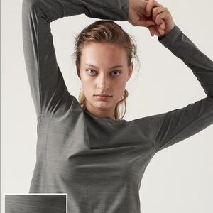 Athleta Gray Long Sleeve Performance Work Out Tee